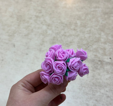 Kunstmatige rozenbloemkoppen – 12 stuks Roze kunstrozen van schuim voor doe-het-zelf bruidsboeketten, tafeldecoraties, bloemstukken, feesten, babyshowers en woondecoratie (met steel, Roze).