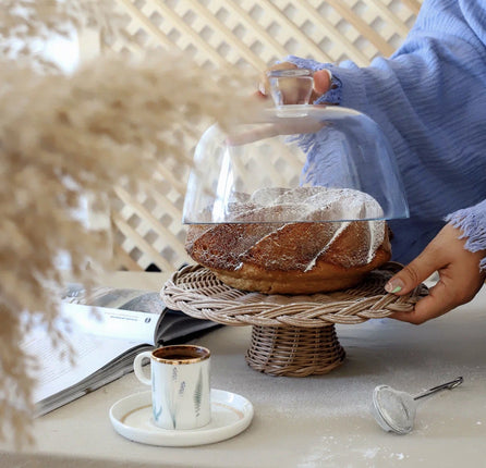 AKAYEV RATTAN 25CM TAARTPLATTEAU MET GLAZEN DEKSEL