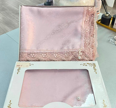 Pembe Masa Örtüsü