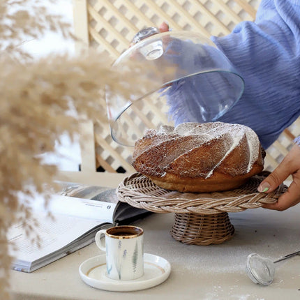 AKAYEV RATTAN 25CM TAARTPLATTEAU MET GLAZEN DEKSEL