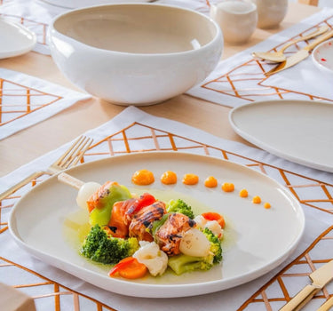 BRICARD PORCELAIN Barles / Cupido Taupe - White Plat bord 27,6 cm Per Stuk