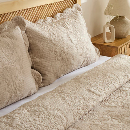 KARACA Camille bedsprei set beige 230x240 cm + 2 (50x70 cm)