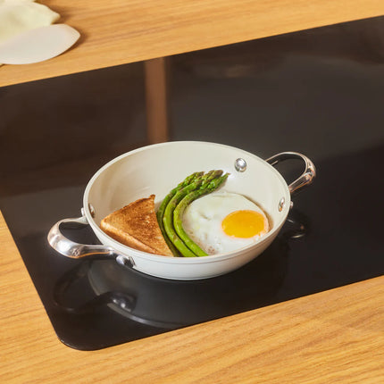 karaca Karaca Swiss Crystal amandelcrème Omeletpan 18 cm