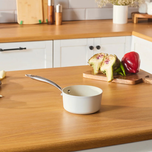 karaca Karaca Swiss Crystal amandelcrème sauspan 14 cm