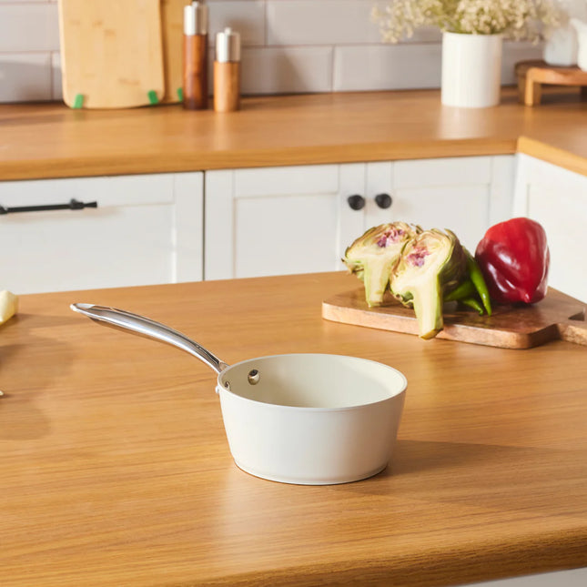 karaca Karaca Swiss Crystal amandelcrème sauspan 16 cm