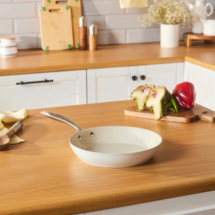 karaca Karaca Swiss Crystal amandelcrème Steelpan 26 cm