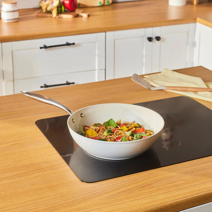 karaca Karaca Swiss Crystal Amandelcrème Wokpan met handvat 28 cm