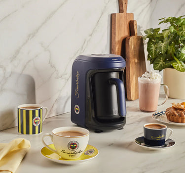 KARACA Karaca x Fenerbahce gelicentieerde Hatır Hüps Turkse koffiemachine met melkfunctie