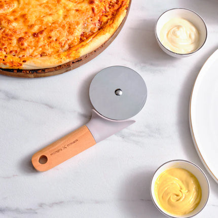 KARACA Karaca x Refika Gadgets pizzasnijder met houten handvat