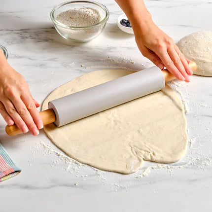 KARACA Karaca x Refika Gadgets siliconen deegroller met houten handvat