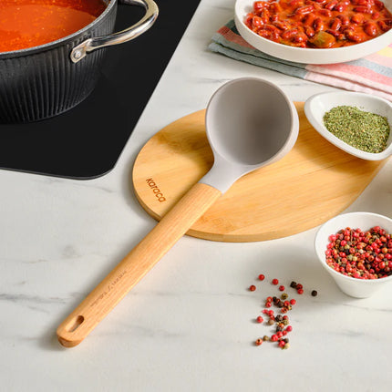 KARACA Karaca x Refika Gadgets siliconen soeplepel met houten handvat