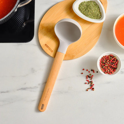KARACA Karaca x Refika Gadgets siliconen soeplepel met houten handvat